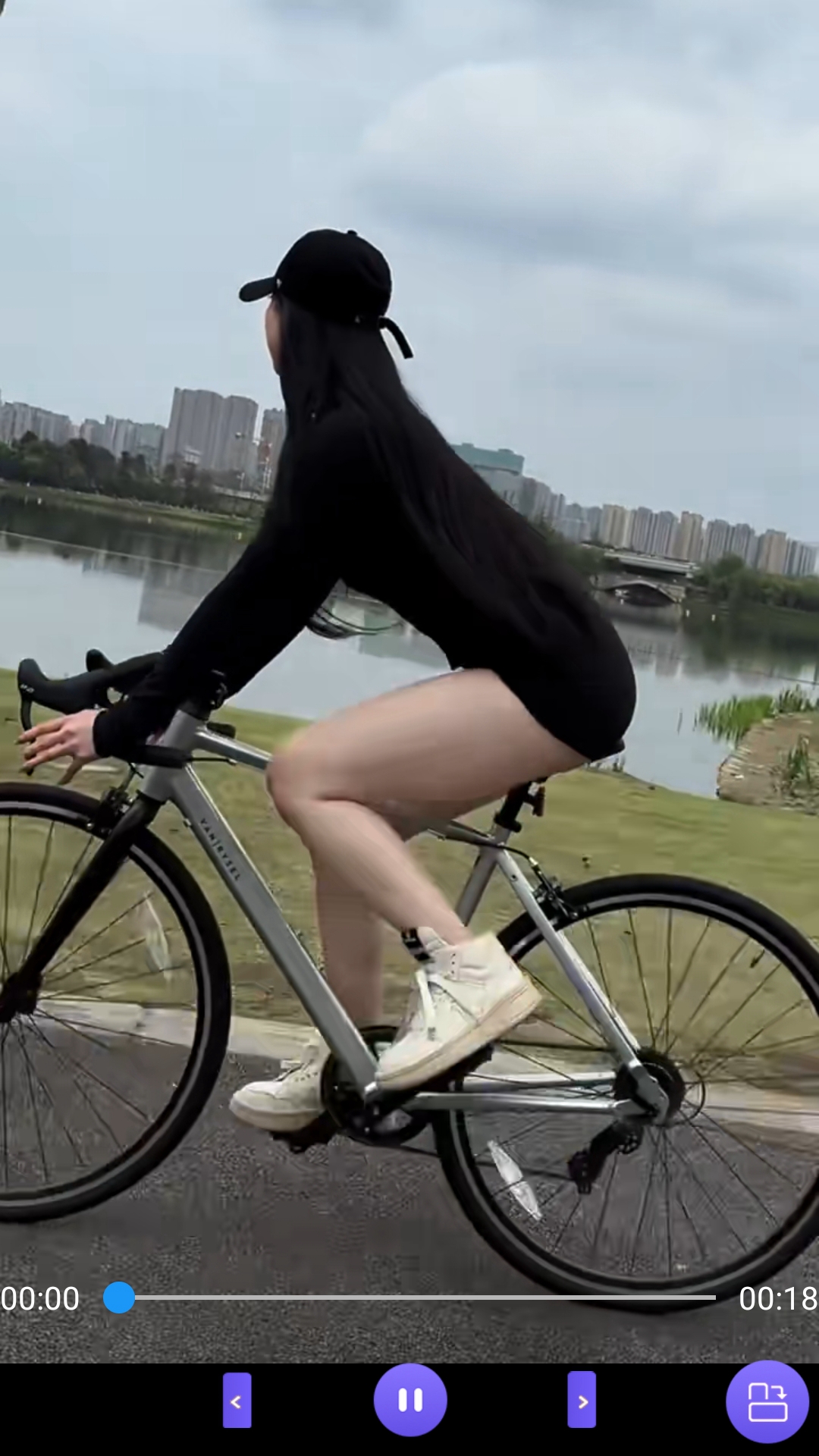 免费踩踏调教论坛截图
